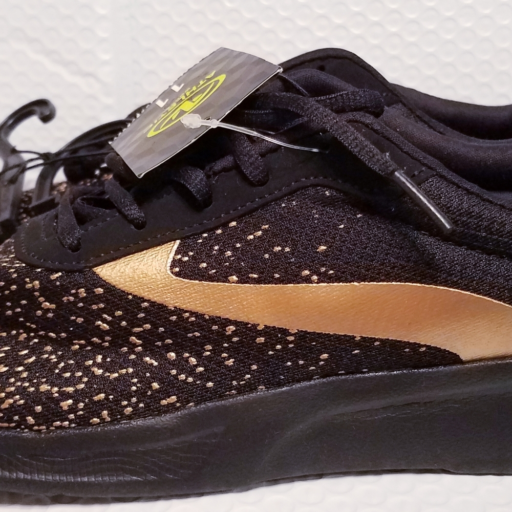 Walmart Women's Sneakers Size 11 (New)